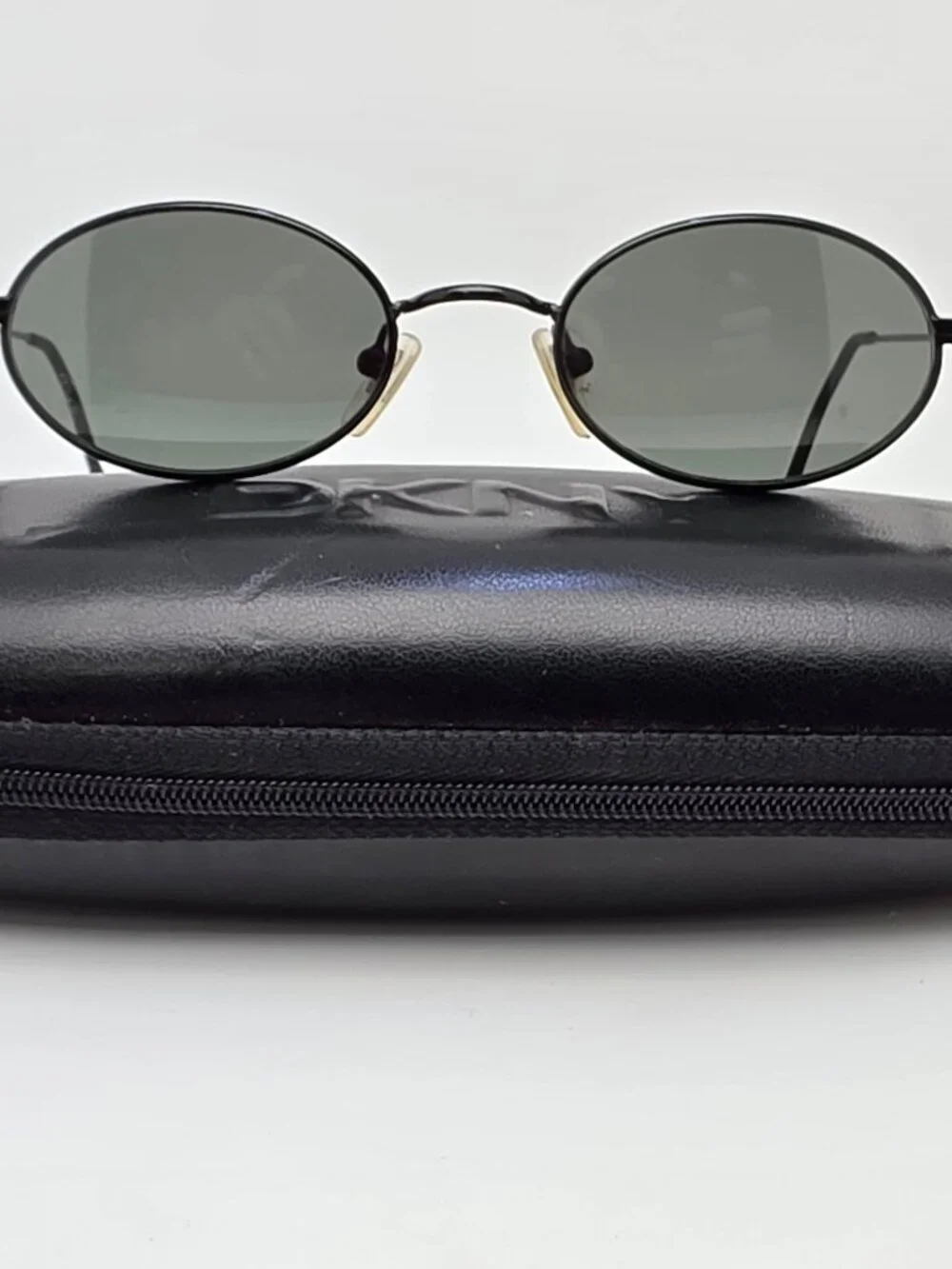 DKNY 7202S 001 Black Frame Green Lens Oval Sunglasses w/ Case 48-20-145